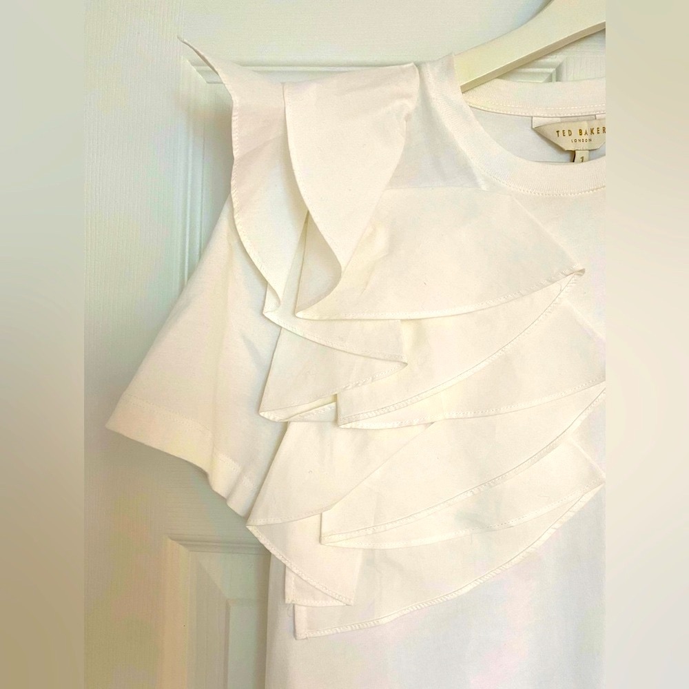 NWOT Ted Baker London Jessea White Ruffled Shirt With Pleated Accent, Sz 1 (US4)